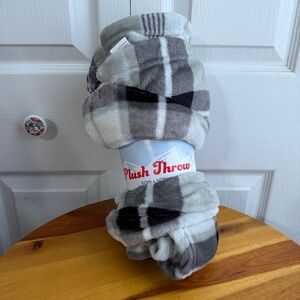 Target‎ Plush Throw gray white plaid 50 x 60 blanket